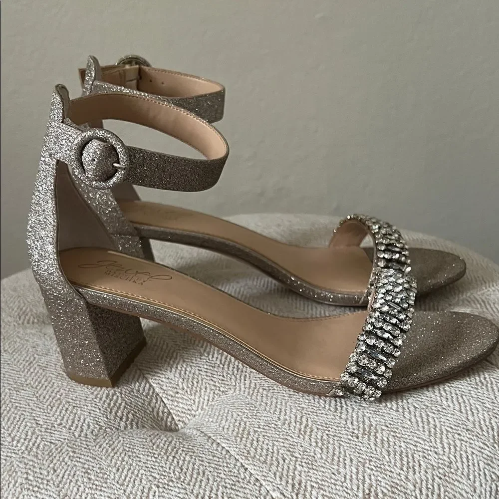 Jewel Badgley Mischka step out